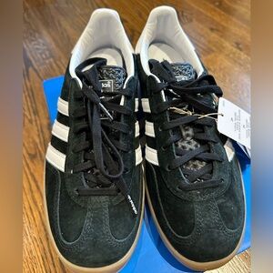 NIB Adidas Gazelle Black White Gum